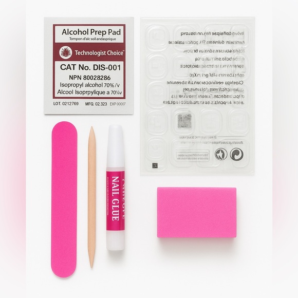 7 Piece Press-On Nails Kit - Picture 4 of 4